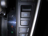 電動パーキングブレーキを装備しております。