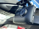 ドライブレコーダー装備です!もしもの時やあおり運転など、映像記録は証拠になるのであると安心ですね!