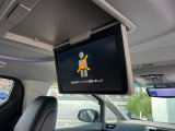 【フリップダウンモニター】大画面モニターで後席でもエンタメをお楽しみいただけます。小さなお子様にも大人気の装備です♪