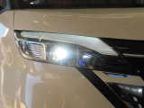 対向車からの視認性も高い大きなヘッドライトデザインです。