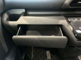 助手席側に引き出しあります☆小物の収納に便利に使えます♪