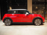 気になる車両へのご質問も大歓迎です。お気軽にMINI 一宮 0078-6002-369993 (無料)までご連絡ください!