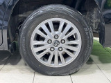 【純正アルミホイール】外観にマッチした純正アルミホイールを装着しております。各種社外アルミホイールや、スタッドレスタイヤも取扱いしております。是非ご相談ください♪