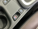パーキングブレーキはスマートな電子制御式と合わせて渋滞時等にブレーキペダルから足を離しても停車状態を保持してくれるオートブレーキホールド機能で運転が楽になります。スタートはアクセルペダルを踏むだけ