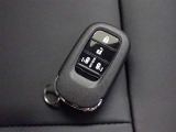 鍵がポケットの中でもドア開閉・エンジンスタートが可能な便利なスマートキーです!