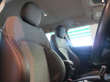 【運転席シート】汚れやへたり等、大きなダメージはなく、良好な状態です。