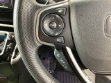 ステアリングスイッチがついていますので、オーディオのチャンネル変更、ボリューム、ジャンル変更が操作可能です。ハンドルから手を離さず安全に操作できます。