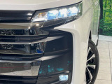 【LEDヘッドライト】悪天候や夜間走行時も良好な視界を確保し安心して運転できる高輝度LEDヘッドライトを装備!点灯速度が早く、消費電力も抑えられています。