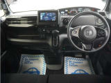 運転にかかわる様々な操作を安全に行えるように視点移動が少なく、操作性に配慮されたスイッチ類が凝縮されたコクピットです。