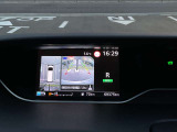車を上から見ているようなアラウンドビューモニターの映像を画面に映し出すことで、車両周辺の安全確認も一目でできます。小さなお子様や障害物も確認でき、運転のしやすさはもちろん、事故防止にも役立ちます!