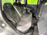 後部座席も気になるようなキズ・汚れやへたり等、大きなダメージはなく、良好な状態です。