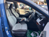運転席、助手席共に綺麗です!