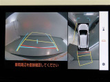 パノラミックビューモニター付きです。車両を上から見たような映像をモニター画面に表示。運転席からの目視では見にくい、車両周辺の状況をリアルタイムでしっかり確認できます。