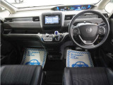 運転にかかわる様々な操作を安全に行えるように視点移動が少なく、操作性に配慮されたスイッチ類が凝縮されたコクピットです。