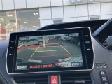 バックガイドモニターで、後方を確認しながら安心して駐車することができます。運転初心者も熟練者も必須の機能ですよ!