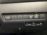 【パワーバックドア】スマートキーや運転席のボタンを押すだけでリアゲートが自動で開閉します!荷物を持っている時や、高い位置にあるバックドアを閉める際に便利な機能です♪