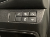 Hondaセンシング用の、VSA(ABS+TCS+横滑り抑制)解除と路外逸脱抑制機能のオンオフスイッチなどはハンドルの右側に装備しています。