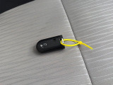 付いてて便利!とても人気の高い装備のスマートキーシステム。キーを携帯しているだけで、ドアロックの開閉並びにエンジンの始動が可能な装備です。プッシュスタートですのでエンジンの始動もボタンを押すだけです