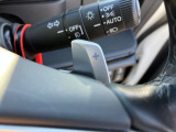 ★マニュアル車のような感覚で操れるパドルシフト★シフトレバーをマニュアルモードの位置にして『+』のレバーを引くとシフトアップ『-』のレバーを引くとシフトダウンします!
