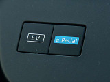 e-Pedalを採用していますので発進から停止までの速度調節はアクセルペダルだけで可能です。また、帰宅が夜遅くなったりした時はマナーモードにしてバッテリーだけで静かに走行も出来ます。