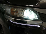 LEDヘッドランプ。消費電力も少なく寿命も長いのがLEDの特徴。HIDのような点灯のタイムラグもなくパッと明るくなるのも特徴です。