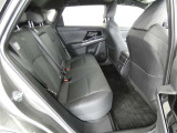 後部座席も当然、綺麗・清潔に仕上げております。内装の綺麗なお車は気持ちが良いですね。