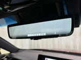 デジタルインナーミラー付き。後方視野角が広く、後席に同乗者がいても後方を確認しやすく安心です。