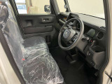 運転席は使用感などなく綺麗な状態です!匂いなど気になる方は是非ご来店ください!
