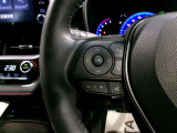 ステアリングにオーディオの操作機能が付いてますのでとっても便利!