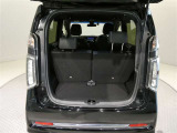大きく開くラゲッジスペースです。左右独立でリアシートが倒れるので長尺の荷物も積むことが可能です。