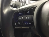 ステアリングにオーディオ操作スイッチが付いています。オーディオ画面に直接タッチしなくても操作が出来ますので、運転に集中できます。
