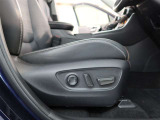 パワーシート搭載。微妙な調整が手軽にでき、ピッタリなポジションで運転することが可能です。