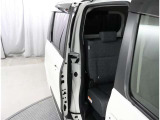両側パワースライドドア付きだから、狭い駐車スペースなどでの 乗り降りラクラク!小さなお子さまのいるご家庭には嬉しい装備。
