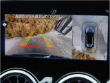 360&deg;カメラにより、後退時の運転操作をサポート致します。