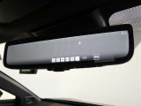 デジタルインナーミラー付きです。ヘッドレストや荷物などで視界を遮られずに、円滑な後方確認をサポートします。