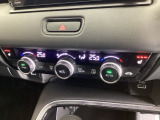 運転席/助手席シートヒーターで寒い日もすぐに温かくなり快適に過ごせます。3段階の温度調整が可能です