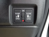 両側電動スライドドア!!荷物で手が塞がる時など簡単にドアの開閉が出来ます!何より力いらずで開閉OK!女性やお年寄りにも優しい♪電動機能はOFFにもできますから元気なお子様の駆け出しも安心!