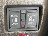 【両側パワースライドドア】スマートキーや運転席のスイッチで後席両側スライドドアの開閉が可能♪電動だから力を入れてドアを開ける必要が無く、小さなお子様でも簡単に開け閉めでき快適です♪