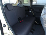 ゆったり広々セカンドシート!足元スペースもしっかり確保!長距離ドライブもこれなら安心です!是非ご家族みんなでお出かけください!