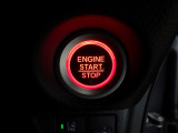 自然に手が届き、操作性の良い赤いボタンでエンジンスタート!!