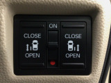 【両側パワースライドドア】両側がパワースライドドアになっており、運転席のスイッチやスマートキーでも開閉が可能です!開口部も広いので乗り降りも楽々♪