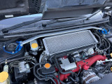 【クスコタワーバー】お車の剛性を高めるタワーバーを装備。よりスムーズなコーナリング走行が可能となり、走りも楽しめます。