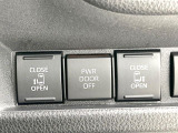 【両側パワースライドドア】スマートキーや運転席のスイッチで後席両側スライドドアの開閉が可能♪電動だから力を入れてドアを開ける必要が無く、小さなお子様でも簡単に開け閉めでき快適です♪