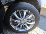 アルミホイールを装備しております。