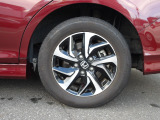 耐久性に優れ、飽きのこないデザインの純正アルミホイールです。
