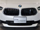 【キドニーグリル】BMWは約90年もの間、ほぼ全ての車両にひと目でBMWだと分かるこの特徴的なフロントグリルが備えられ、デザイン・アイコンとして親しまれてきました。