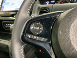 ステアリングにオーディオ操作スイッチが付いています。オーディオ画面に直接タッチしなくても操作が出来ますので、運転に集中できます。