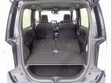 リアシートを使用しない時は、前に倒せば更に広々ラゲッジスペースの出来上がりです、更にたくさんの荷物が積み込み可能です!