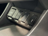 USBも完備しており長距離でも安心です!スマートフォンやタブレット等の充電が可能なUSBポート付きです。好きな音楽も一緒に連れ出せますよね。