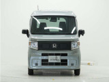 N-VAN e: は電気のちからでなめらかに静かに加速し、やさしい乗り心地の低振動。ストップ&ゴーも、登り坂も、爽快に走ります。